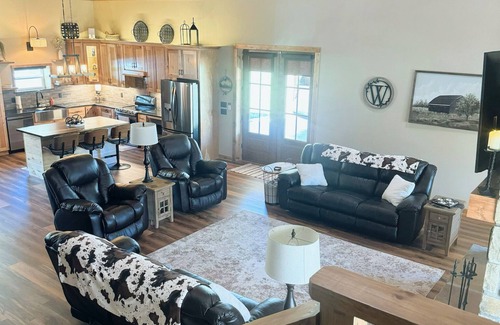 Mount Ida House | Beautiful new barndominium close to lake Ouachita, caddo river and camp ozark.