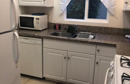 Burbank House | Beautiful New Home in Burbank 1bd