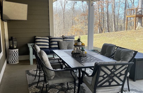 Bristol House | Beautiful new home located just 6 miles from Bristol Motor Speedway and downtown