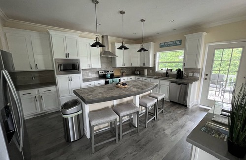 Byrdstown House | Beautiful New Home on a 3 Acre Lake view Lot, 1 Mile From Sunset Marina At DHL!