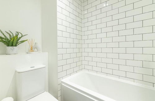 Derby House | Beautiful New House in Derby For up to 5 Guests, Suitable for Families Contractors NHS Staff etc