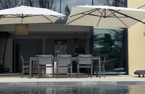 La Barben House | Beautiful new house of around 200m2 on 3000m2 of land pisicne jacuzzi