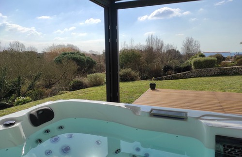 Primelin House | Beautiful new house - Sea view - Large quiet garden - Walking distance to the sea - Jacuzzi