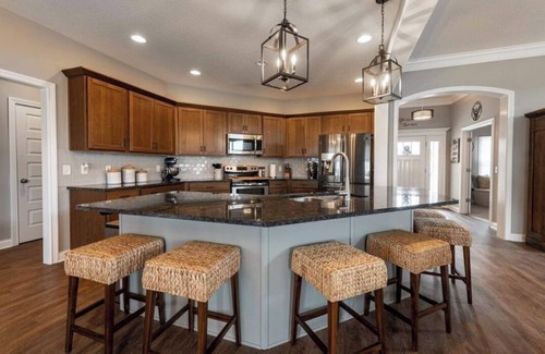 Laotto House | Beautiful New House in great Northern neighborhood- close to all!