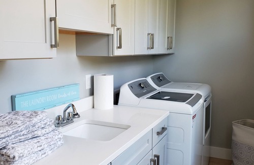 Miami Park House | Beautiful new Lake House Family and pets friendly with beach access!