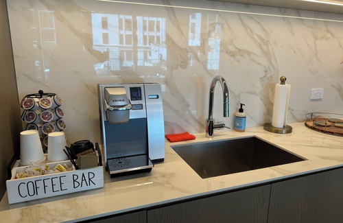 Hunters Point Apartment | Beautiful New Luxury Smart Home High Floor Corner Studio Apartment