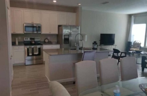 Westside House | Beautiful, New & Modern Home in a quiet Area.