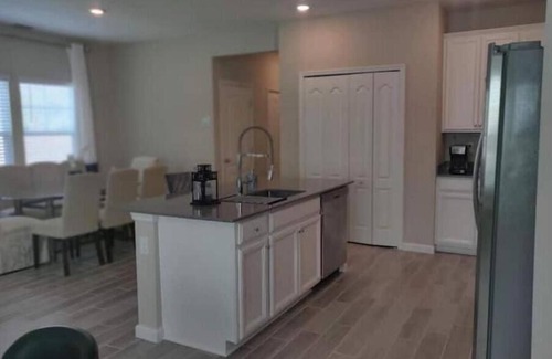 Westside House | Beautiful, New & Modern Home in a quiet Area.