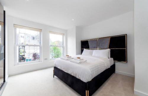 London Borough of Hounslow House | Beautiful New Semi-detached 3 BR House wGarden