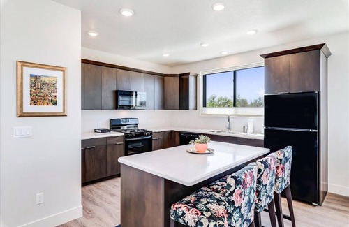 East End House | Beautiful New Two Story Home with City and Panoramic Views