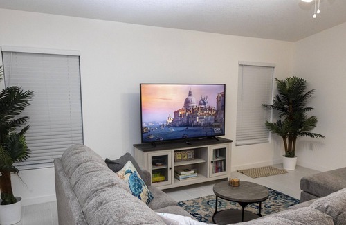 Vero Beach House | Beautiful new Vero Beach home, fenced yard, walk to downtown, 4 mi. to beach!