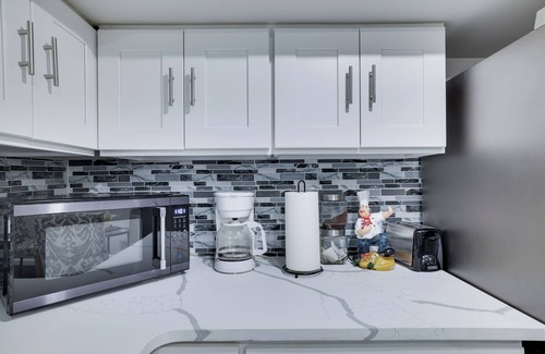 Weequahic Apartment | BEAUTIFUL NEWLY BUILT FOUR BEDROOM BASEMENT APARTMENT