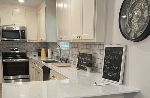 Prairie Creek Cottage | Beautiful newly built home 3 min. from Beaver Lake.