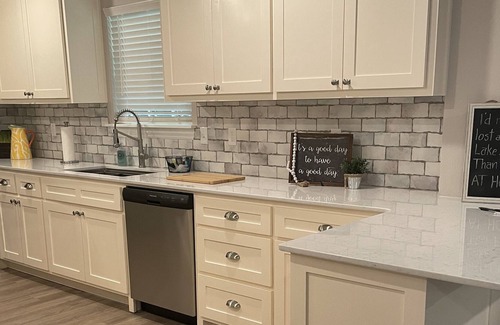 Prairie Creek Cottage | Beautiful newly built home 3 min. from Beaver Lake.