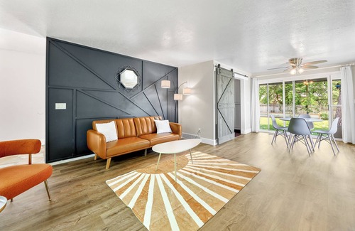 Farmington House | Beautiful, newly remodeled home, sleeps 11 - 2 min drive/10 min walk to Lagoon!