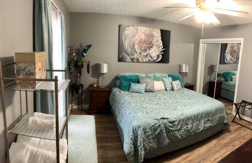 Buechel House | Beautiful Newly Remodeled Home, perfect for your weekend getaway!