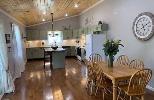 Jacksboro House | Beautiful Newly Renovated Lake House on Norris Lake minutes away from amenities!