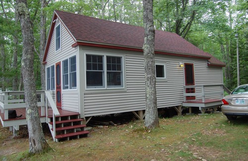 Nobleboro Cottage | Beautiful Newly Renovated Cottage on Water's Edge of Lake Pemaquid