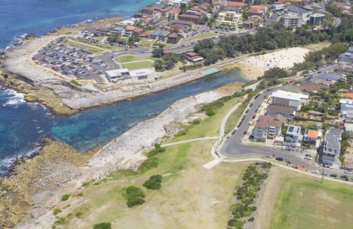 Clovelly Apartment | Beautiful newly renovated 2 bedroom beachside haven 250m from Clovelly beach.