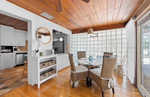 Laurel House | Beautiful Nokomis Beach Cottage. Walk to Beach w/Tranquil & Private Patio