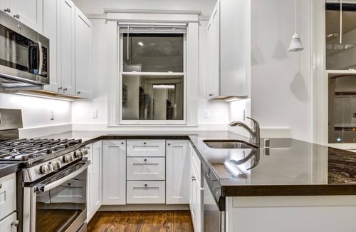 Russian Hill Condo | Beautiful North Beach-Russian Hill 2BR + Office 2BA Gem!