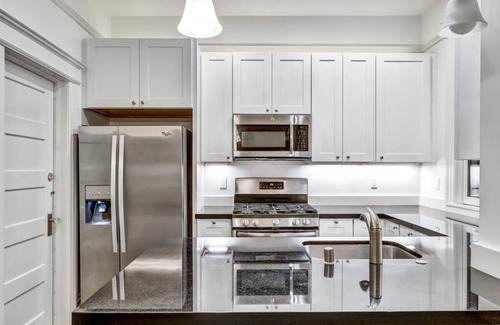 Russian Hill Condo | Beautiful North Beach-Russian Hill 2BR + Office 2BA Gem!