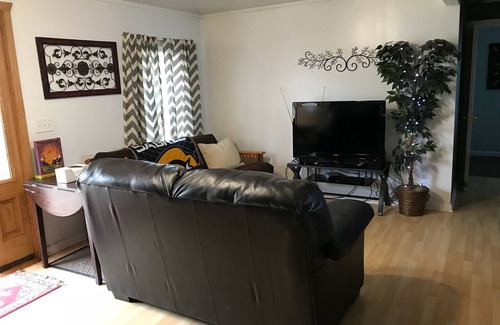 North Buffalo House | Beautiful north Buffalo home steps from Hertel ave and Delaware Park