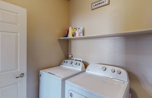 North Valley House | Beautiful North Valley home, garage, dogs welcome!