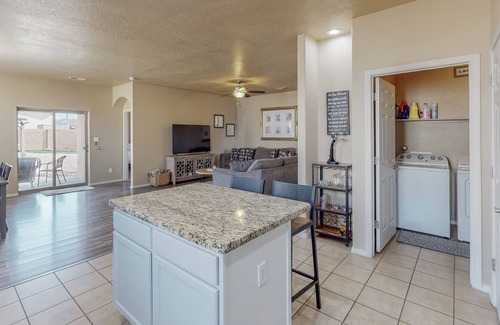 North Valley House | Beautiful North Valley home, garage, dogs welcome!