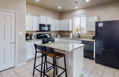 North Valley House | Beautiful North Valley home, garage, dogs welcome!