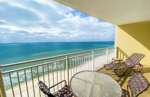Open Sands Condo | Beautiful ocean front 2-bedroom condo in Panama City Beach with parking!