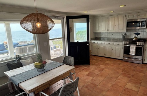 Brant Rock House | Beautiful Ocean Beachfront 3 Bedroom Home