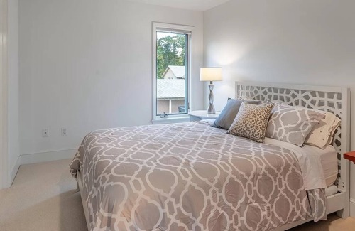 Mid-Coast and Islands House | Beautiful Ocean side Home for Short term executive rentals