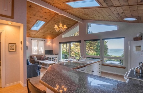 Beverly Beach Cottage | Beautiful Ocean View Cottage at Beverly Beach