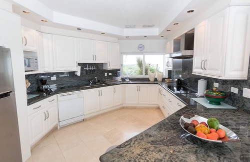 Zona Hotelera Norte Condo | Beautiful Oceanfront 3-Level Penthouse with Hotel Services and Private Terraces