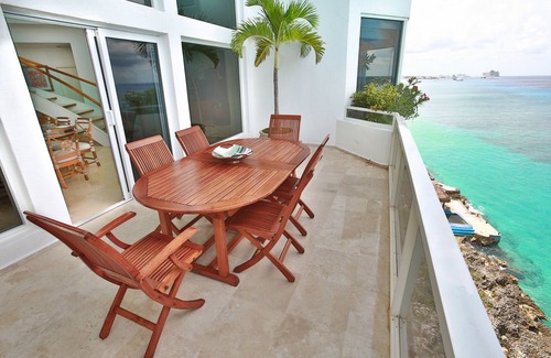 Zona Hotelera Norte Condo | Beautiful Oceanfront 3-Level Penthouse with Hotel Services and Private Terraces