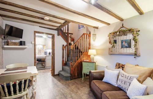 Blakeney House | Beautiful Olive Barn Vintage Village Style Country barn.
