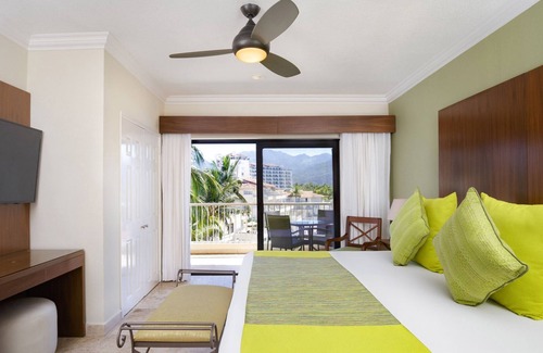 North Hotel Zone Resort | Beautiful One Bed Beach Resort