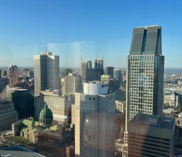 Downtown Montreal Apartment | Beautiful one bedroom downtown Condo with pool and free parking