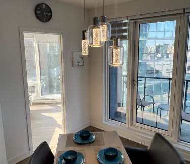 Downtown Montreal Apartment | Beautiful one bedroom downtown Condo with pool and free parking