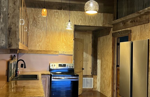 Durant House | Beautiful, one bedroom with RV/Event center minutes away from boat ramp and lake