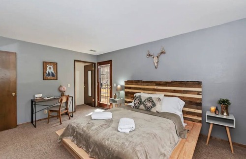 Crestline Cabin | Beautiful open cabin with mountain views and just 2 minutes from Lake Gregory