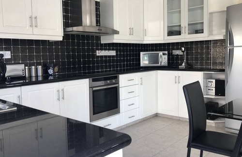 Aradippou Apartment | Beautiful open plan apartment less than 5 minutes to the beach