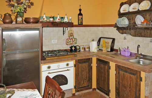 Villa Collemandina Villa | Beautiful private villa for 7 people with WIFI, private pool, TV, patio, pets allowed and parking