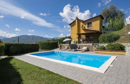 Villa Collemandina Villa | Beautiful private villa for 7 people with WIFI, private pool, TV, patio, pets allowed and parking