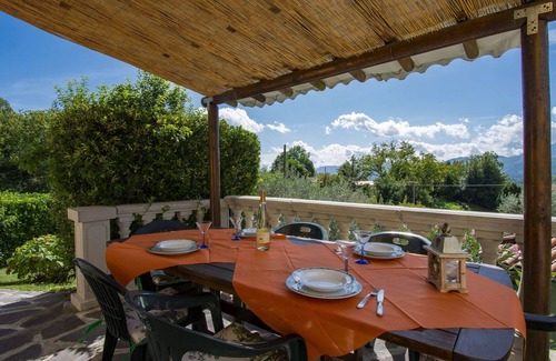 Villa Collemandina Villa | Beautiful private villa for 7 people with WIFI, private pool, TV, patio, pets allowed and parking