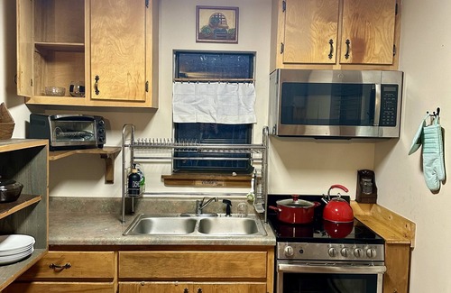 Unaka Cabin | Beautiful & peaceful cabin w deck, garden, firepit & walking trails.