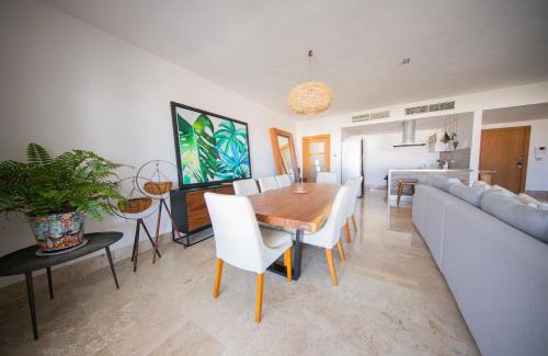 Playa Mujeres Apartment | Beautiful penthouse by the beach