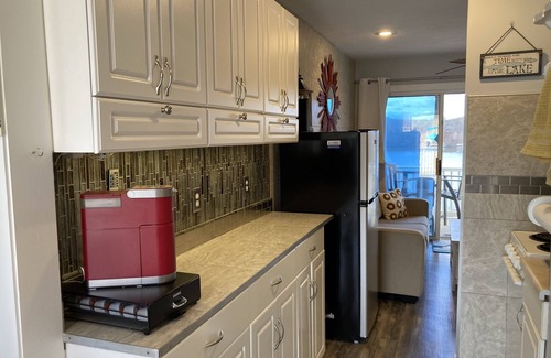 North Shore Condo | Beautiful Penthouse Condo With Amazing Smith Mountain Lake View