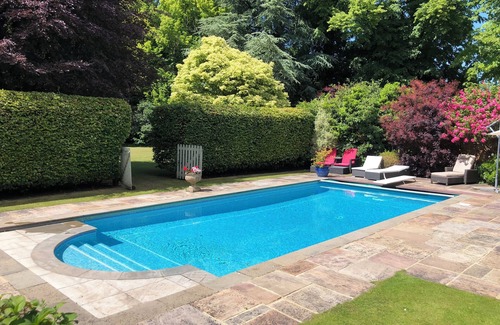 Oakley House | Beautiful Period Country House with Heated Pool